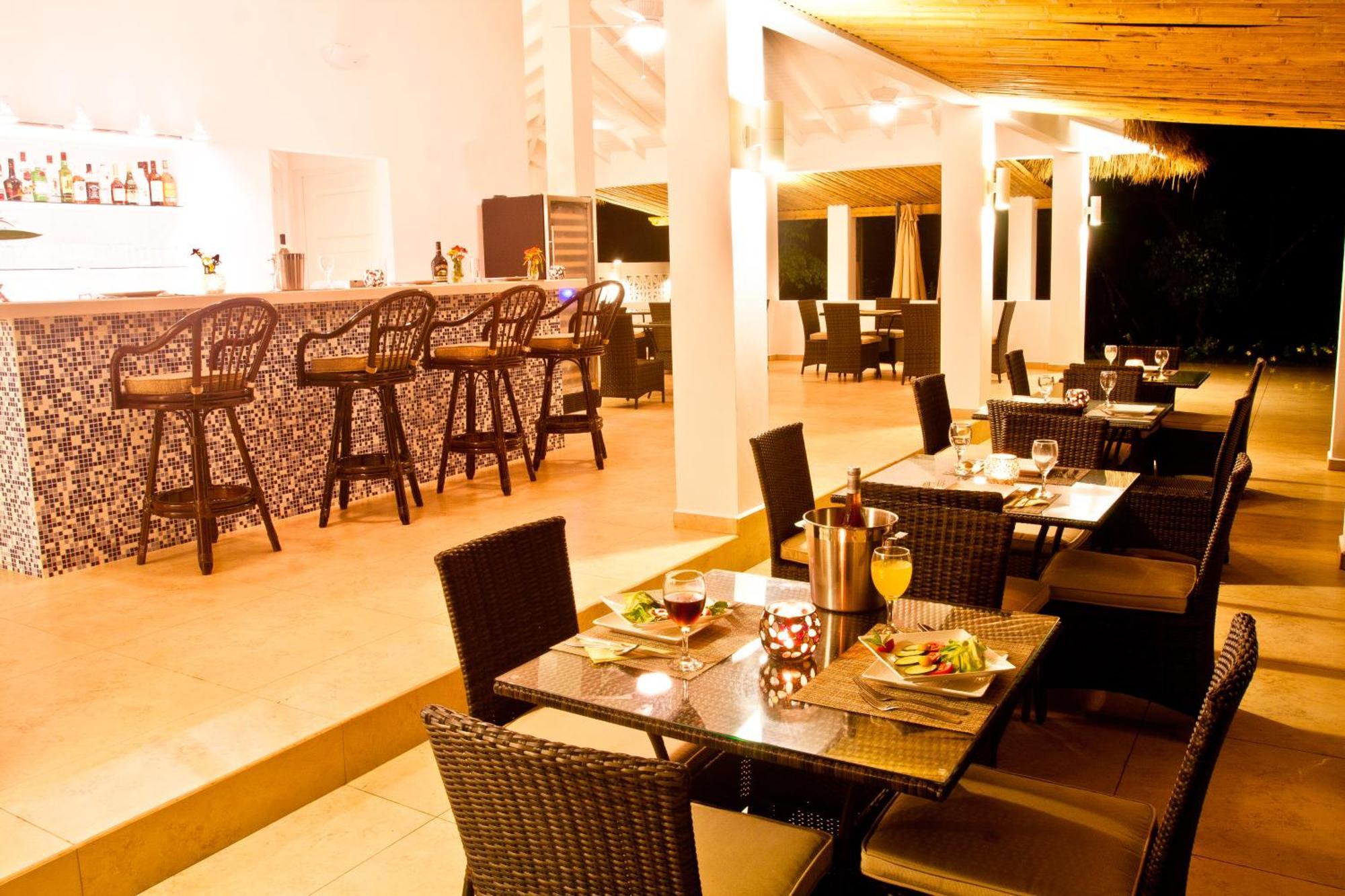 Bocas Del Mar Hotel Бока Чика Екстериор снимка