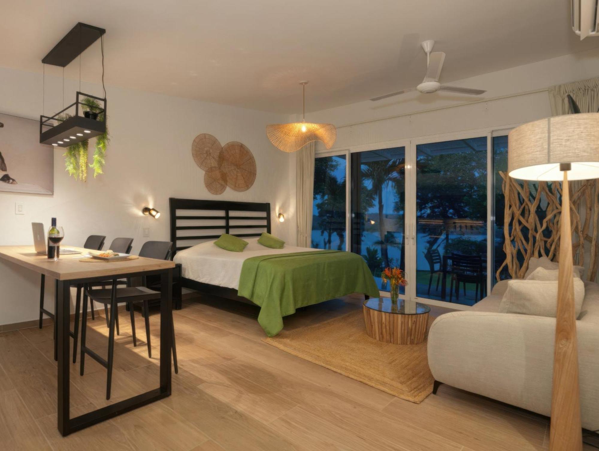 Bocas Del Mar Hotel Бока Чика Екстериор снимка