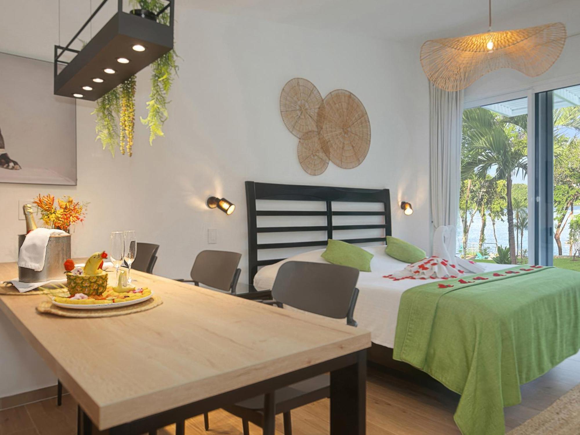 Bocas Del Mar Hotel Бока Чика Екстериор снимка